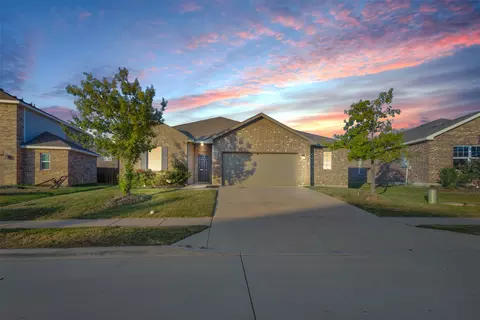 327 Gypsum Ln, Glenn Heights, TX 75154
