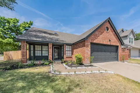 6016 Hollyleaf Dr, Arlington, TX 76017
