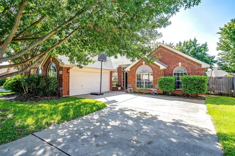 5536 Dunn Hill Dr, Fort Worth, TX 76137