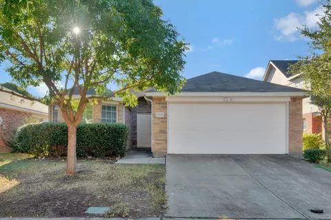 2030 Rushing Creek Dr, Heartland, TX 75126