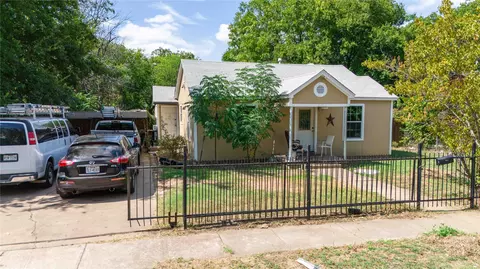 1204 S Chicago Ave, Fort Worth, TX 76105
