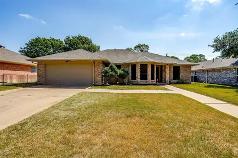 2004 N Lake Trl, Denton, TX 76201