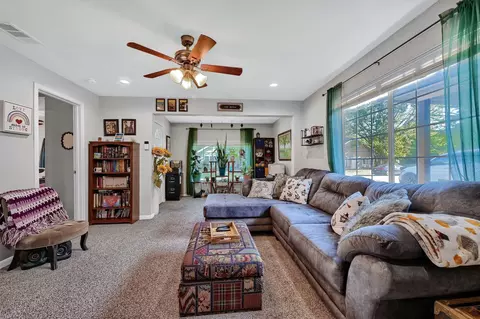 110 W Texas St, Denison, TX 75021