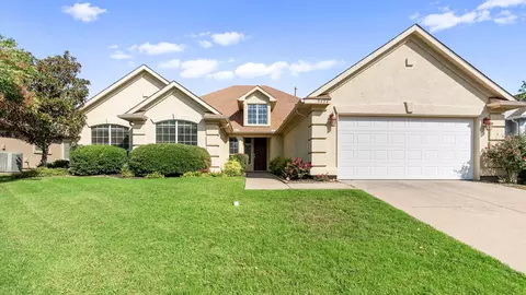 9424 Grandview Dr, Denton, TX 76207