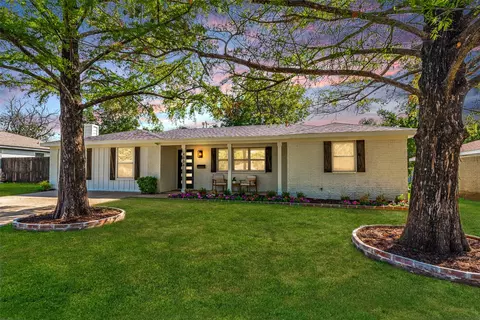 4004 Caribou Trl, Lake Worth, TX 76135