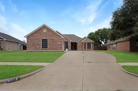 5012 White Oak Dr, Grand Prairie, TX 75052