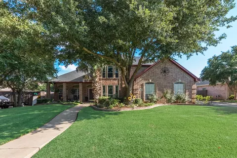 1503 Clear Creek Dr, Cleburne, TX 76033