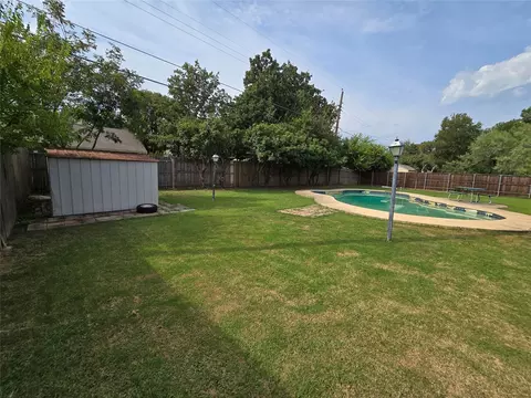 Exterior - 510 Copher Ct, Euless, TX 76040 photo 6 of 10