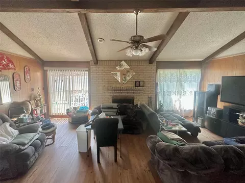 Living - 510 Copher Ct, Euless, TX 76040 photo 1 of 3