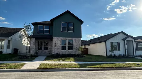 6717 Lake Overlook Dr, Fort Worth, TX 76135