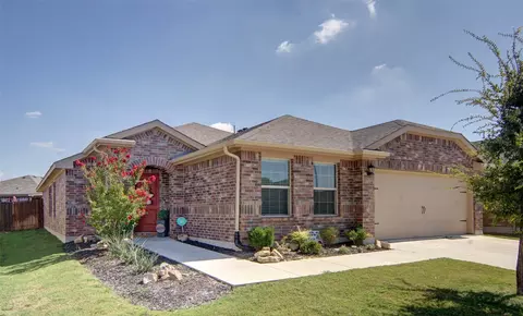 9128 High Stirrup Ln, Fort Worth, TX 76131