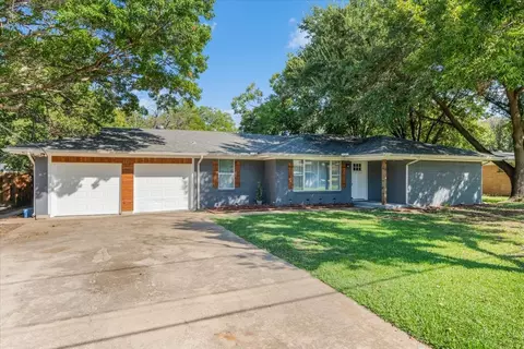 1125 Warden St, Benbrook, TX 76126