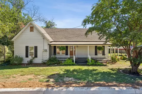 114 N Dubellette St, Weatherford, TX 76086