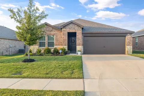 925 Fueller Dr, Aubrey, TX 76227