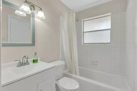 Bath - 1201 Glenn Dr, Euless, TX 76039 photo 2 of 2