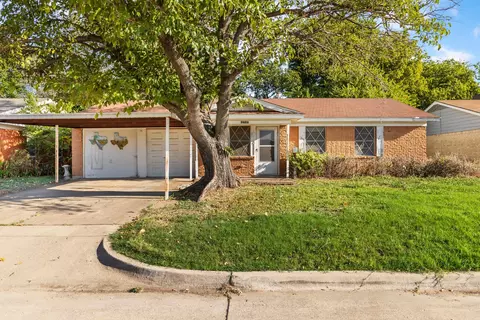 1717 Gill St, Blue Mound, TX 76131