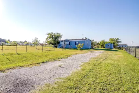 2917 Berry Patch Ln, Joshua, TX 76058