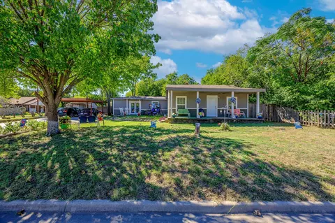 305 Saddle Rd, White Settlement, TX 76108