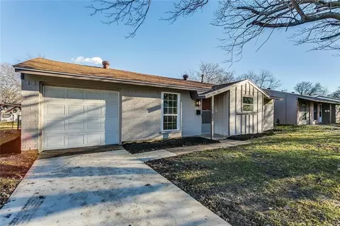 805 SW Southridge Dr, Burleson, TX 76028