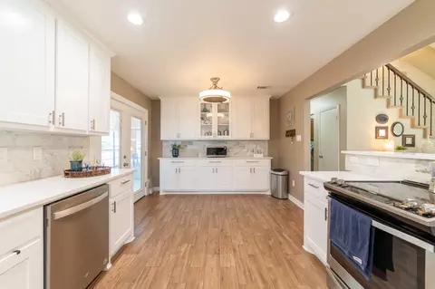 505 Knoll Wood Ct, Euless, TX 76039