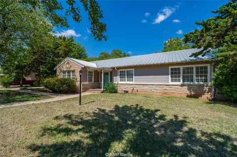 1205 Landon St, Stamford, TX 79553