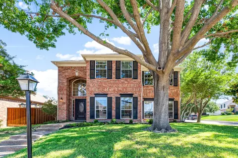 18404 Woodpond Pl, Dallas, TX 75252