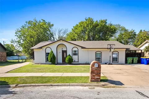6128 Estill Dr, Watauga, TX 76148