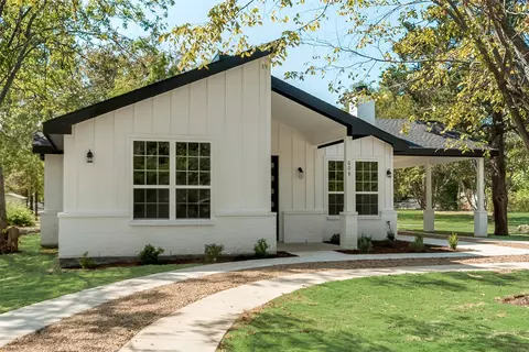 608 Oak Leaf Trl, East Tawakoni, TX 75472