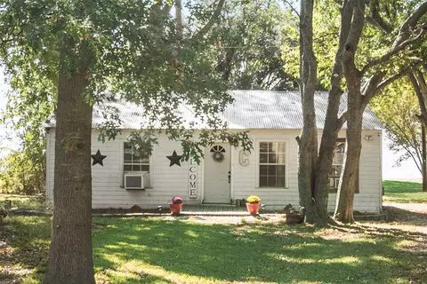 7434 Scenic Dr, Lone Oak, TX 75453