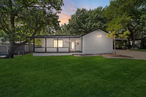 1309 N Gaines St, Ennis, TX 75119