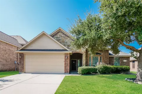 339 Tioga St, Burleson, TX 76028