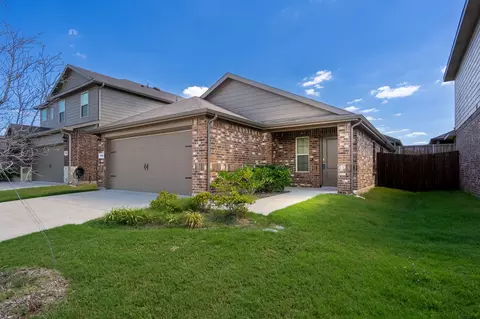 808 Hay Loft Ln, Royse City, TX 75189