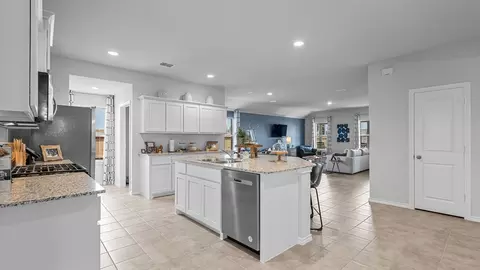 545 Bronze Cir E, Springtown, TX 76082 photo 3