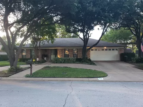 404 Salem Dr, Hurst, TX 76054