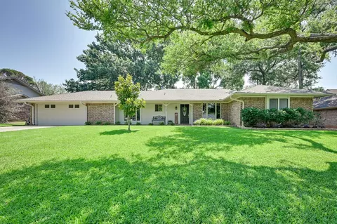 1402 Cambridge St, Mansfield, TX 76063