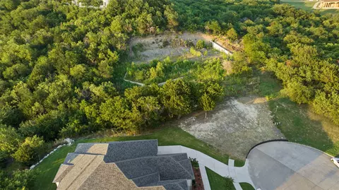 2401 Skyline Ct, Cedar Hill, TX 75104