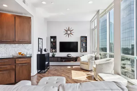 500 Throckmorton St #2009, Fort Worth, TX 76102