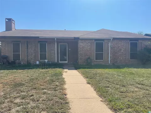 1326 Greenbriar Ln, Lancaster, TX 75146