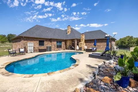 120 Royal Dr, Weatherford, TX 76085