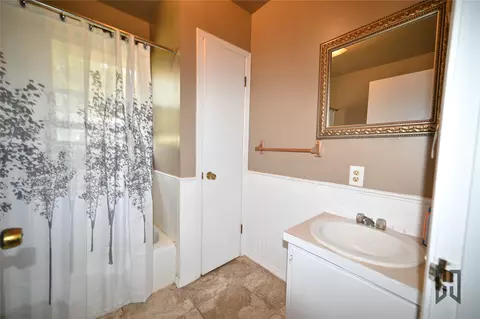 Bath - 618 Buchanan St, Minden, LA 71055 photo 2 of 2