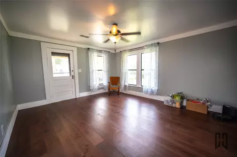 Living - 618 Buchanan St, Minden, LA 71055 photo 1 of 2