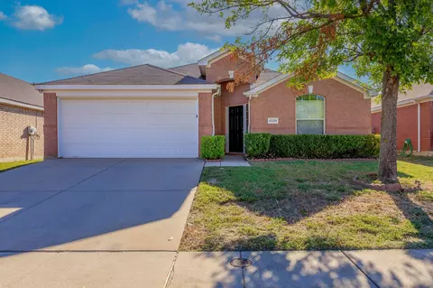 6220 Stone Lake Dr, Fort Worth, TX 76179