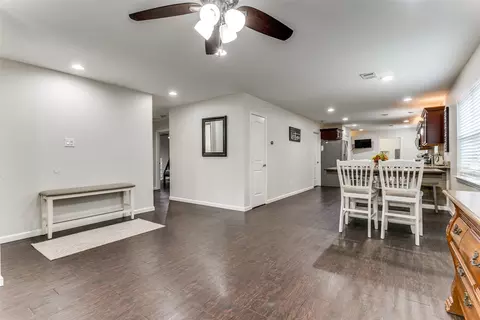 Entry Way - 810 Clebud Dr, Euless, TX 76040 photo 2 of 3