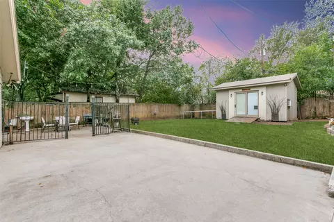 Exterior - 810 Clebud Dr, Euless, TX 76040 photo 6 of 13