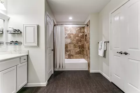 Bath - 810 Clebud Dr, Euless, TX 76040 photo 1 of 4