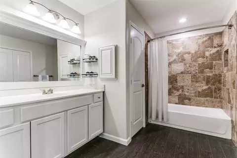 Bath - 810 Clebud Dr, Euless, TX 76040 photo 2 of 4