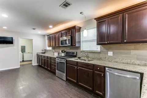 Kitchen - 810 Clebud Dr, Euless, TX 76040 photo 2 of 2