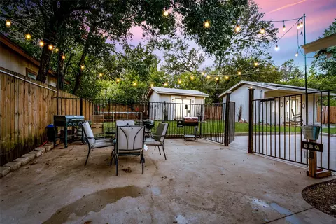 Exterior - 810 Clebud Dr, Euless, TX 76040 photo 3 of 13