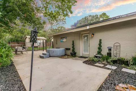 Exterior - 810 Clebud Dr, Euless, TX 76040 photo 10 of 13