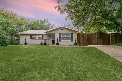 Exterior - 810 Clebud Dr, Euless, TX 76040 photo 12 of 13